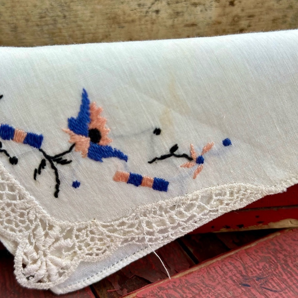 3 Vintage Embroidered Handkerchiefs - Picture 7 of 8